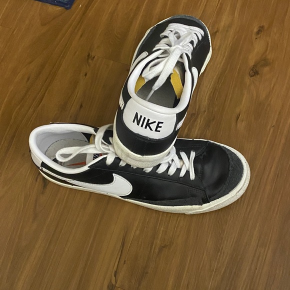 Nike Black and White Men's Sneakers - Picture 3 of 5